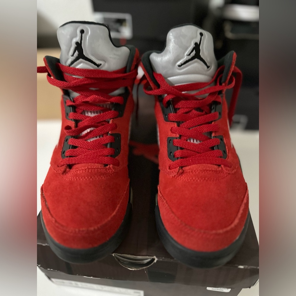Air Jordan 5 retro size 7 Men / 8.5 Women